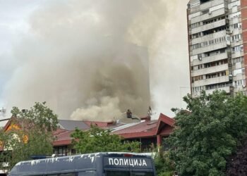 Fire in the shopping center in New Belgrade: Thick smoke and firemen’s fight