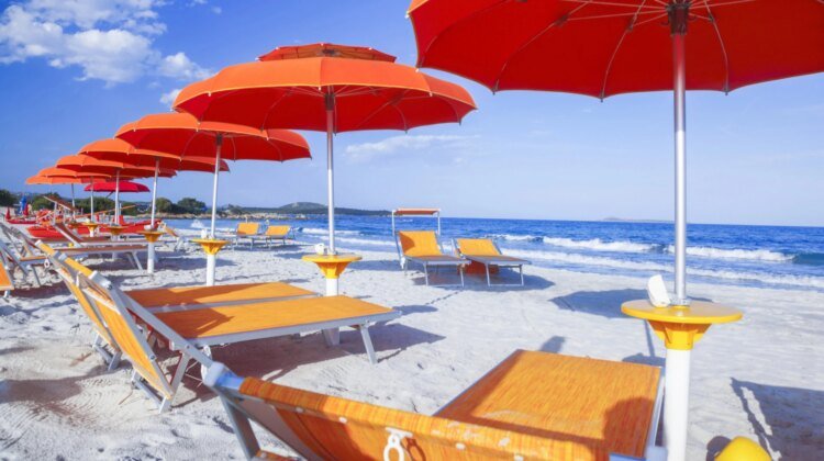 In Sardinia, umbrellas were banned on the beach: what is the reason