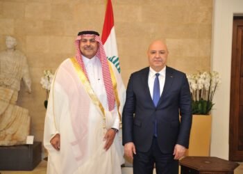 Al-Riyadh newspaper | Ambassador Al-Dosari hands over his credentials to the President of Lebanon