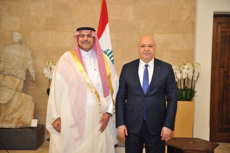 Al-Riyadh newspaper | Ambassador Al-Dosari hands over his credentials to the President of Lebanon