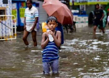 Afternoon in the evening, many roads still accumulate water! Yellow alert in Kolkata, grinding office-return commuters