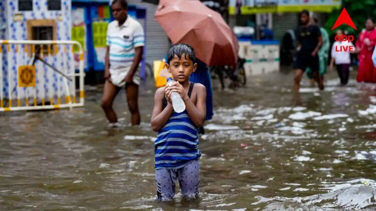 Afternoon in the evening, many roads still accumulate water! Yellow alert in Kolkata, grinding office-return commuters