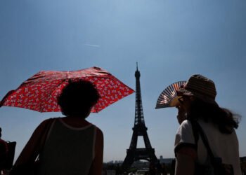 Al-Riyadh newspaper | A record heat wave causes power outages to 68,000 families in France
