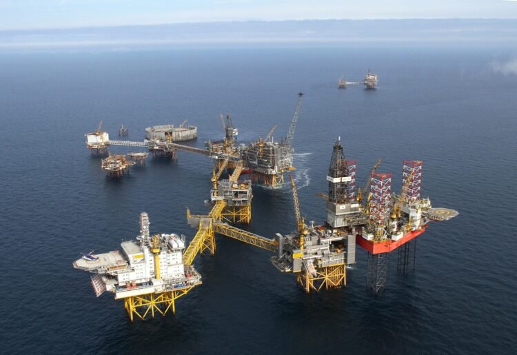 Al-Riyadh newspaper | Oil is heading for a 9% weekly decline as traders await the prospects of a truce