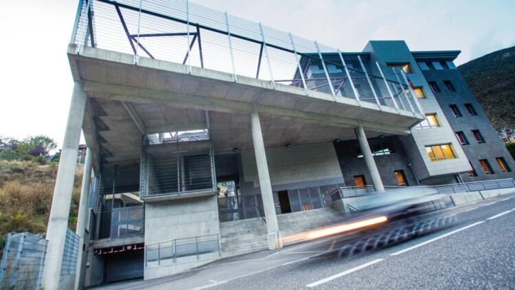 The Andorran school in Encamp asks parents to talk to their children about drugs and violence