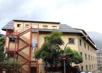 Outbreak of gastroenteritis at the Sagrada Família school