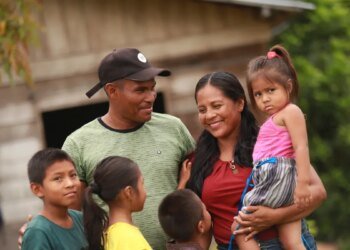 Colombian women work almost twice as much as men in unpaid activities