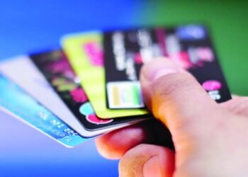 What happens if I only pay the minimum on the credit card?