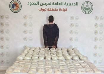Al-Riyadh newspaper | An Egyptian was arrested in Tabuk for smuggling (353,000) amphetamine tablets