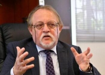 Economist Henri Hebrard says the drop in oil will not be reflected in prices