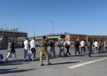 Migrants sue the US for “inhumane” conditions in the largest detention center