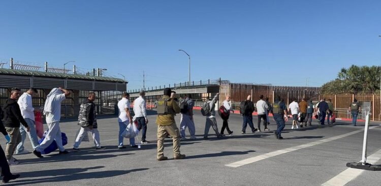 Migrants sue the US for “inhumane” conditions in the largest detention center