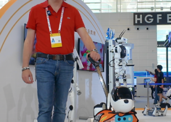 Wowed! Italian professor praises China’s cutting-edge AI and robots