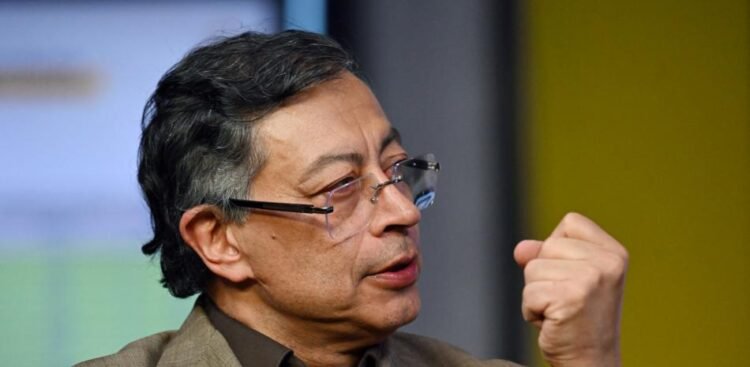 They order the “provisional suspension” of Gustavo Petro as president until after the elections