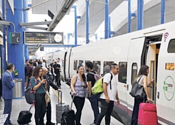 Air Nostrum passengers take the AVE in the event of the company’s incidents