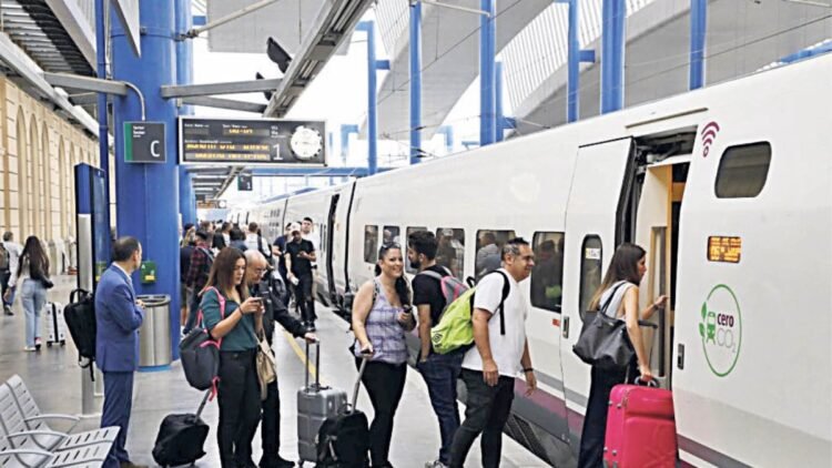 Air Nostrum passengers take the AVE in the event of the company’s incidents