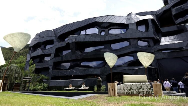 The residential building La Querola d’Ordino, in Andorra, is already a reality after 20 years