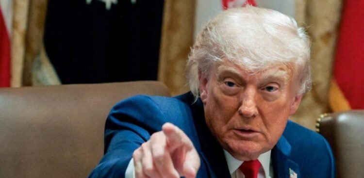 Trump criticizes Meloni after she denied that she asked to take a photo with him