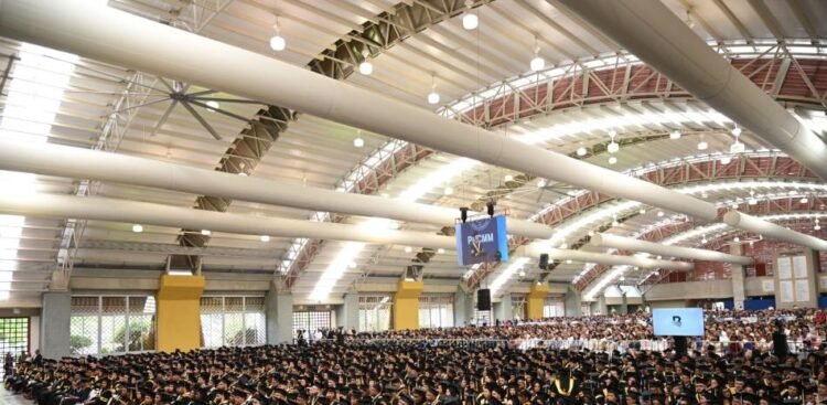 PUCMM Rector warns about ethical challenges of AI, leading graduation of 1,149 professionals