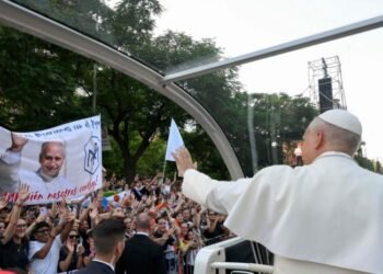 Pope Leo asks to end divisive and polarizing narratives on his first day in Spain