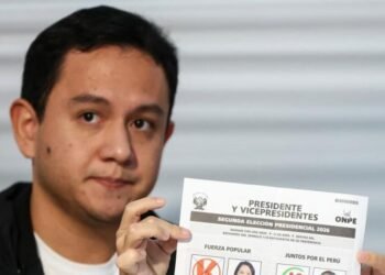 Fujimori leads a slight advantage in the presidential scrutiny in Peru