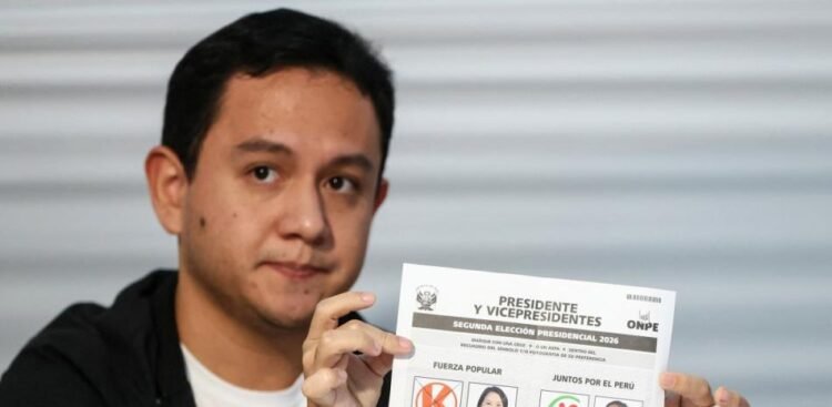 Fujimori leads a slight advantage in the presidential scrutiny in Peru