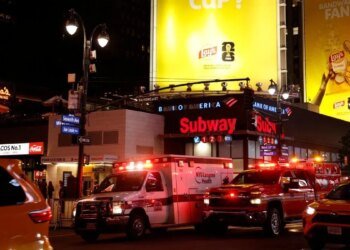Six injured in stabbing at a large train station in New York, United States; the suspect is in custody: this is known