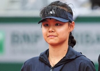 Red clay of Paris unearths future Chinese tennis star
