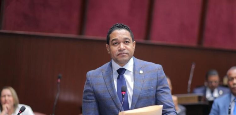 Deputy Rafael Pérez resigns from the People’s Force