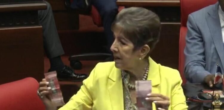 Senator asks the Central Bank to change the color of RD$200 and RD$1,000 bills