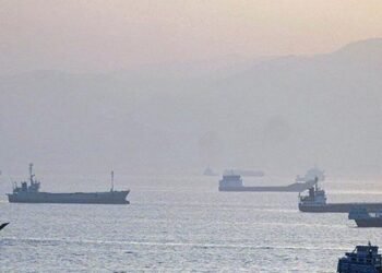 The US launches new attacks against Iran, which responds with a total closure of Hormuz