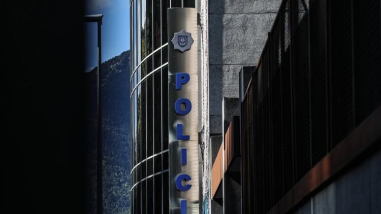 They are investigating a Spanish lawyer resident in Sispony for her alleged connection with a case of disloyal administration