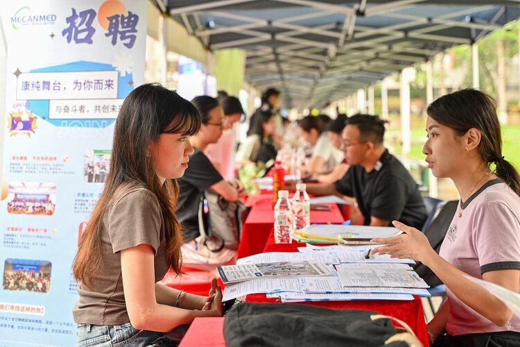 China’s spring recruitment campaign offers 12.68 million jobs to graduates