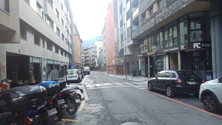 Itinerant prostitution proliferates in apartments in Andorra: the police locate the third home so far this year where sexual services were allegedly offered