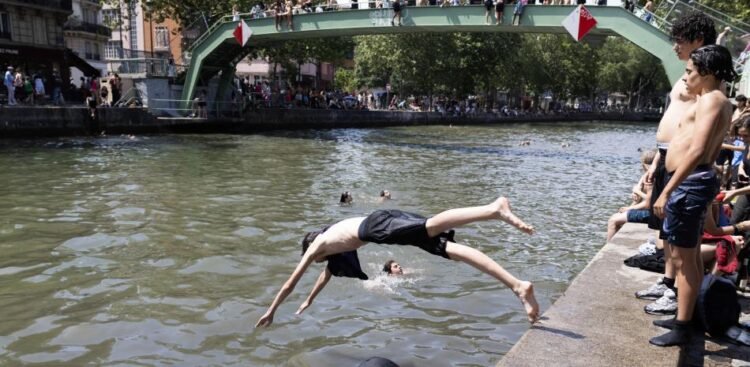 The heat wave in France could equal that of 2003, which marked a record of 15,000 deaths