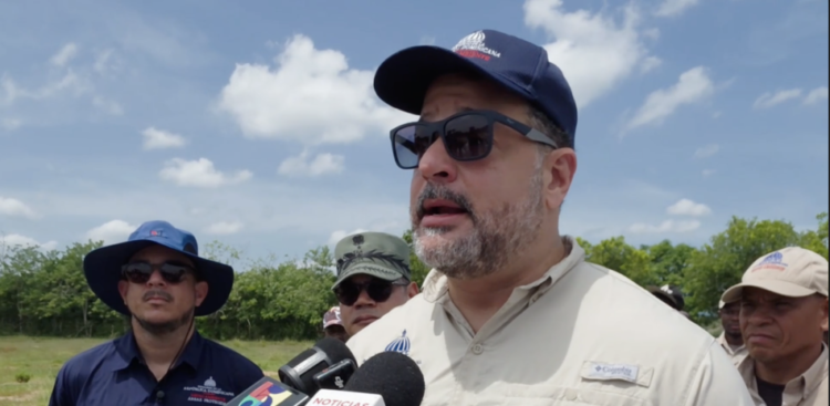 Haitians intensify sand extraction on one side of the Massacre