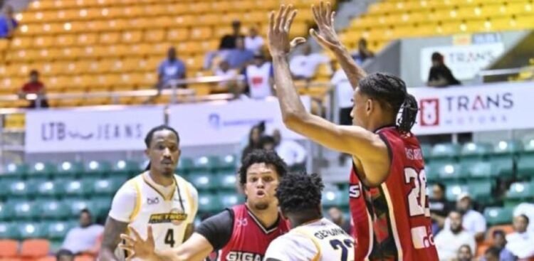 Brown Jr. scores 31 points and Gigantes defeat Metros