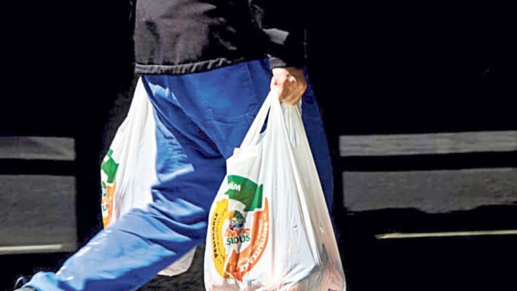 The other plastic in the supermarket: the battle of the bags in Andorra is won but more fronts remain: from wipes to celebratory items such as balloons