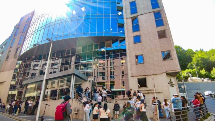 The Government extends the general immigration quota by 250 authorizations