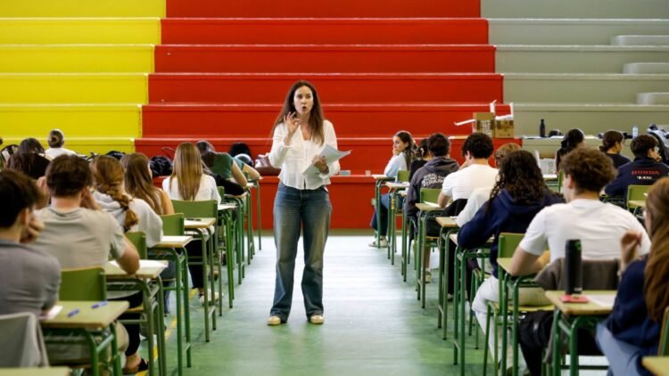 93% of students in the Spanish system pass the PAU in Andorra