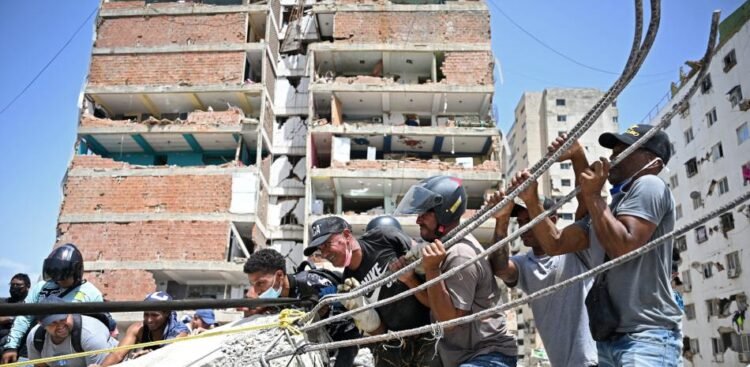 Venezuela reports the rescue of 33 people alive after a double earthquake