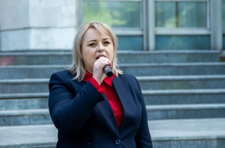 Lozovan is trying to get the deputy’s salary back through the court. The complaint will be considered by the Supreme Court