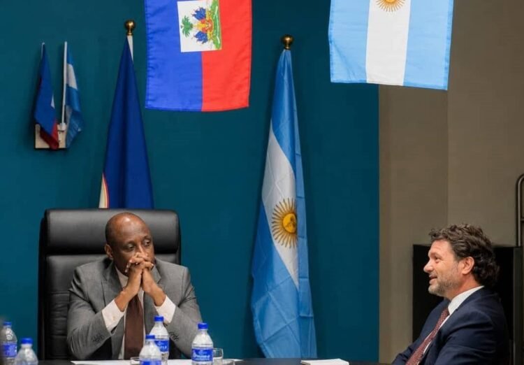 Meeting between Mario Andrésol and the Argentinian Chargé d’Affaires on military cooperation