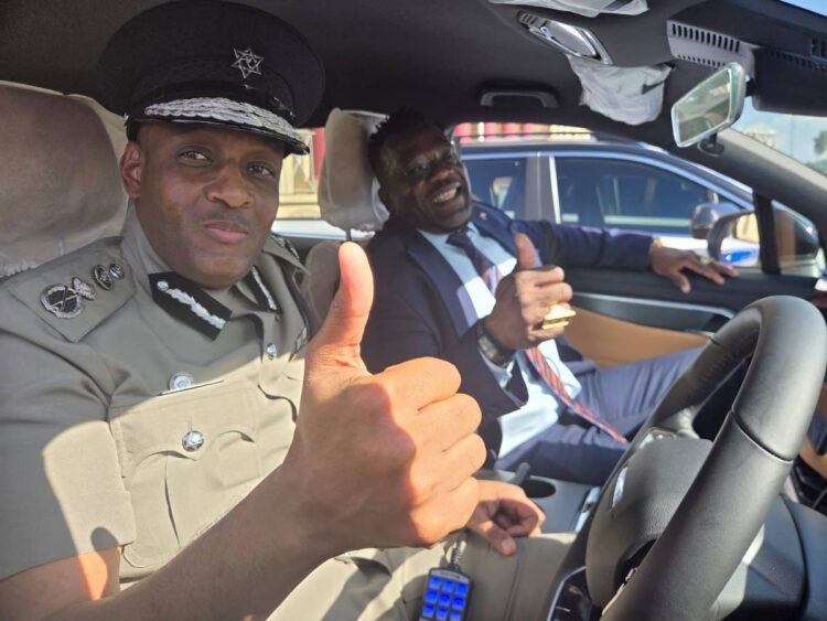 Minister gives top cop A+ rating