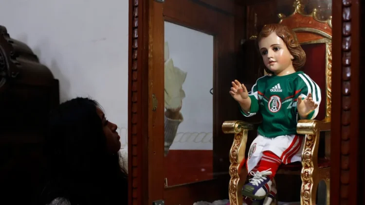 Soccer fans flock to Mexico City cathedral to pray for World Cup victory