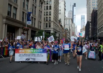 LGBTQ Jews face cheers, heckles at New York City Pride