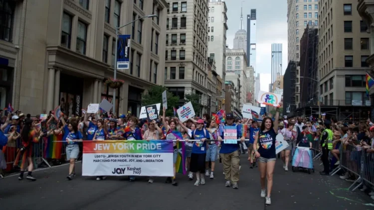 LGBTQ Jews face cheers, heckles at New York City Pride