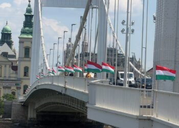 Elizabeth Bridge ‘Restored’ in Red, White, and Green instead of Rainbow Flags