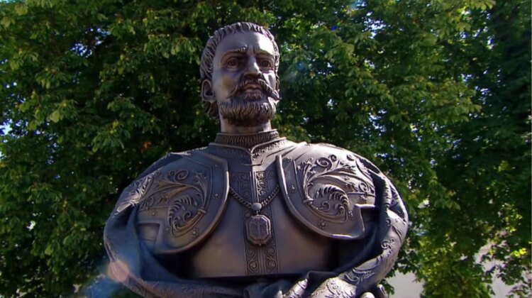Zelenskyi opened Mazepa’s bust in the Lavra and wants his monument on Lenin’s place