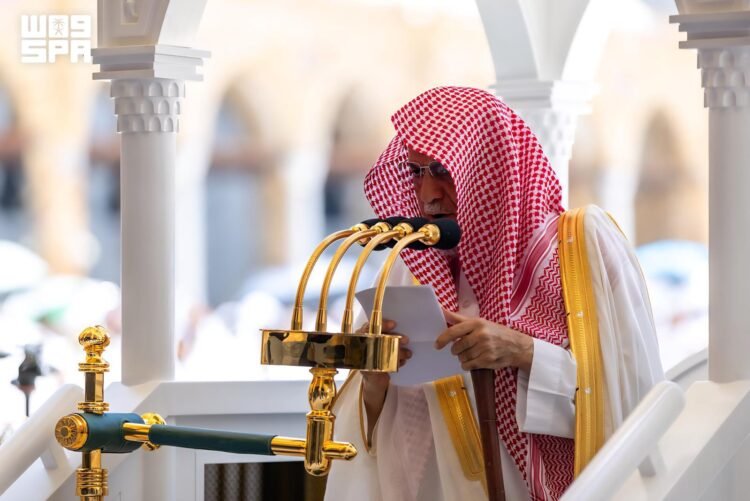 Al-Riyadh newspaper | Imam of the Grand Mosque: Lack of God is the path to happiness and true wealth